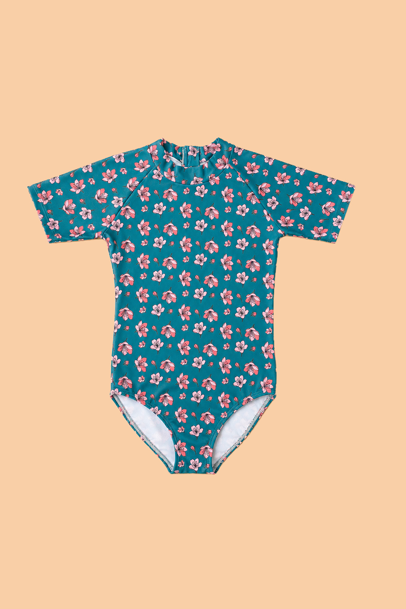 banador-nina-manga-corta-flor-almendro-antiuv-conchas-ss26